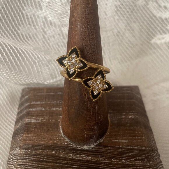 Vintage-inspired Double-flower wrap ring, pavé center, adjustable OS - Picture 1 of 2